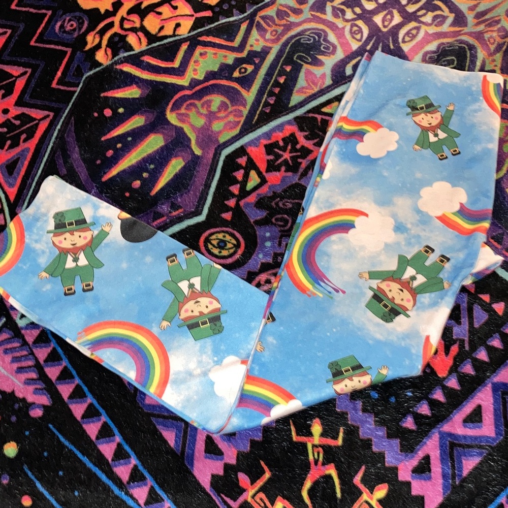 No Boundaries Leprechaun Rainbow Leggings